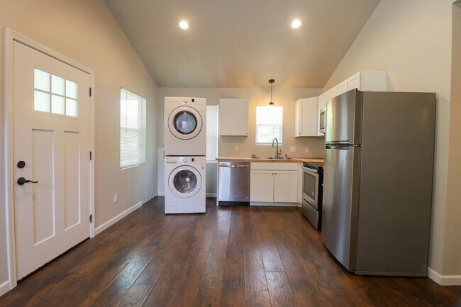 Foto del edificio - 1 Bed | 1 Bath |West Tulsa | $1050