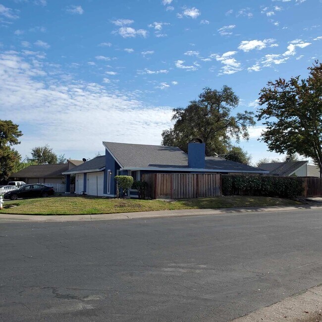 Building Photo - 11060 Goller Ct
