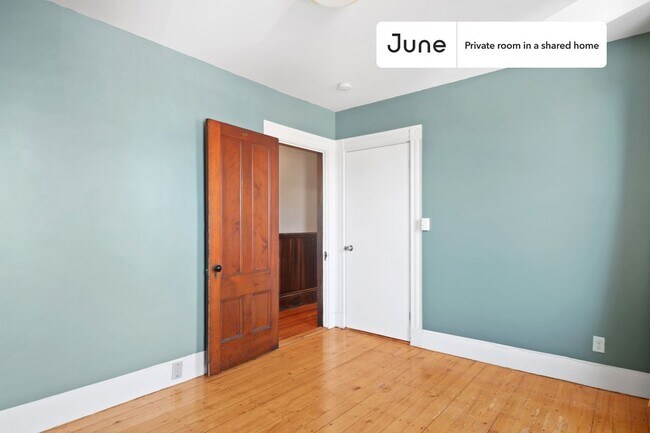 Building Photo - Room in Shared 4 bed/2 bath home