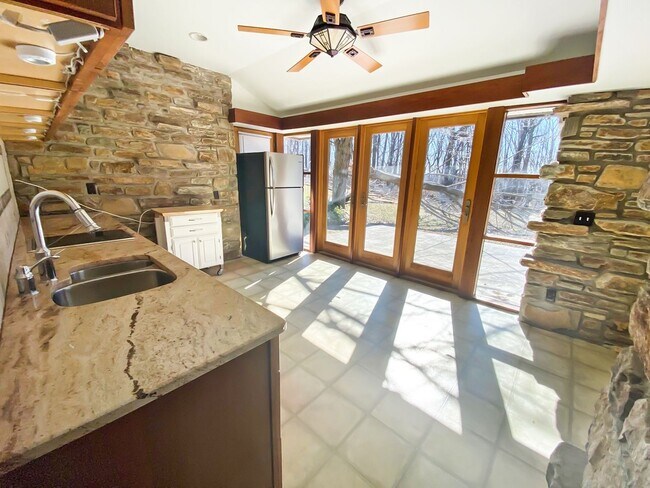 Foto del edificio - 2057 Conestoga Rd