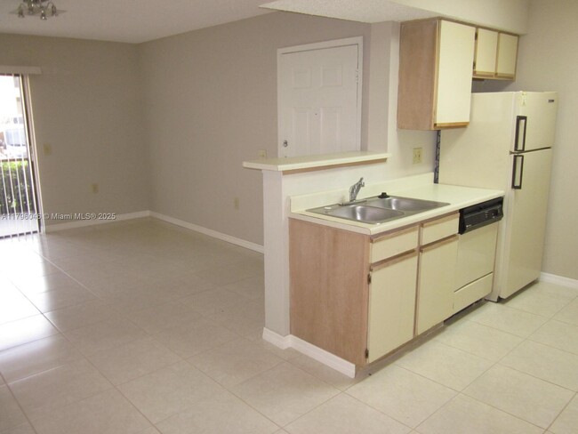 Building Photo - 15051 SW 103rd Ln