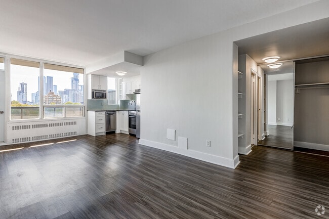 Bachelor - 428SF - Salon - 70 Spadina Road
