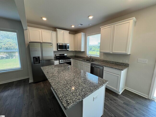 Building Photo - 101 Hartland Pl