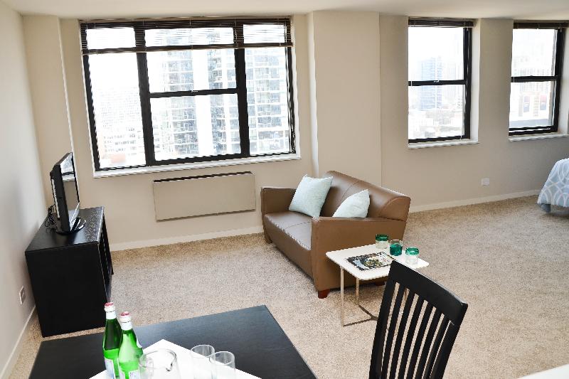 Foto principal - 326 W Illinois St