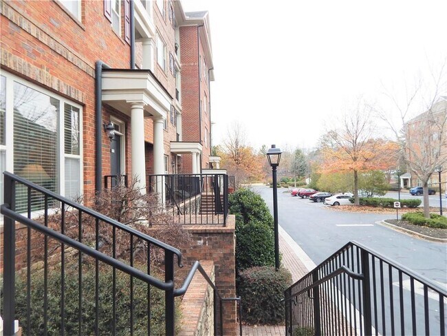 Foto del edificio - 2300 Peachford Rd