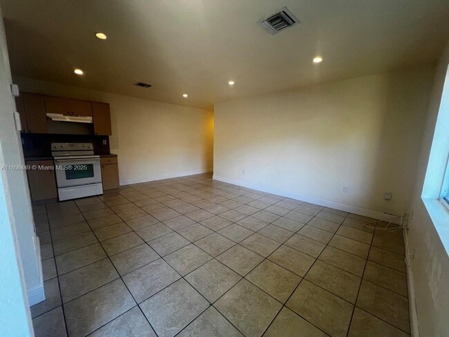 Foto del edificio - 3342 NW 9th Ave