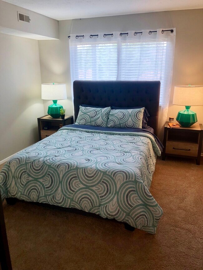 Foto del edificio - 3520 Creekwood Dr