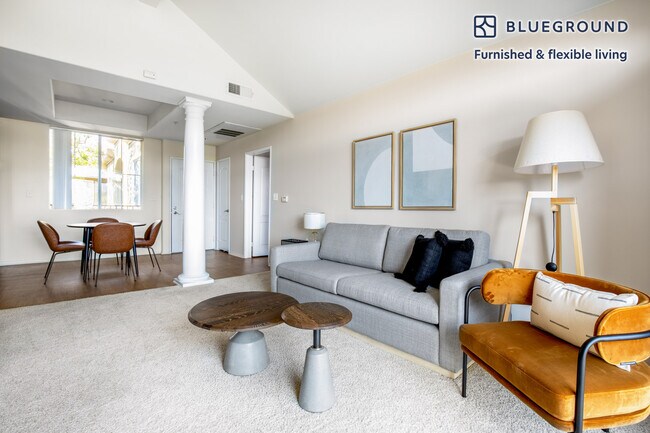 Foto del edificio - 2245 S Beverly Glen Blvd