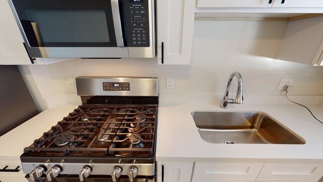 Photo - 1011 E Amelia Avenue Apartment
