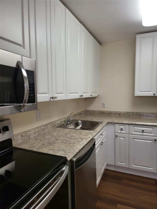 Foto del edificio - 21121 SW 85th Ave