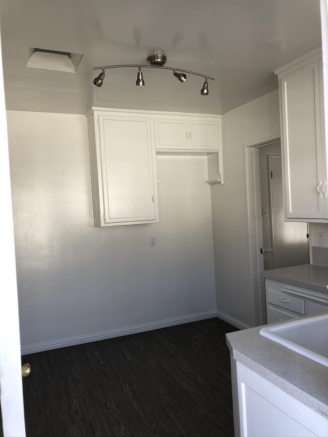 Foto del edificio - 613 1/2 Kelton Ave