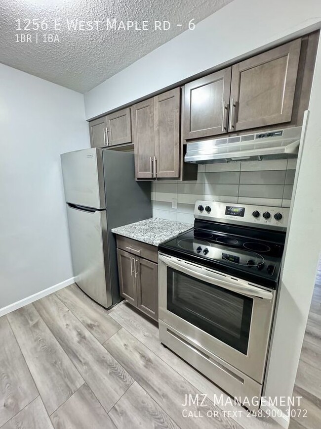 Building Photo - Walk and bike to many amenities, including...