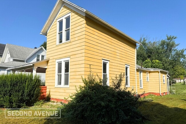 Building Photo - 617 E Smith St