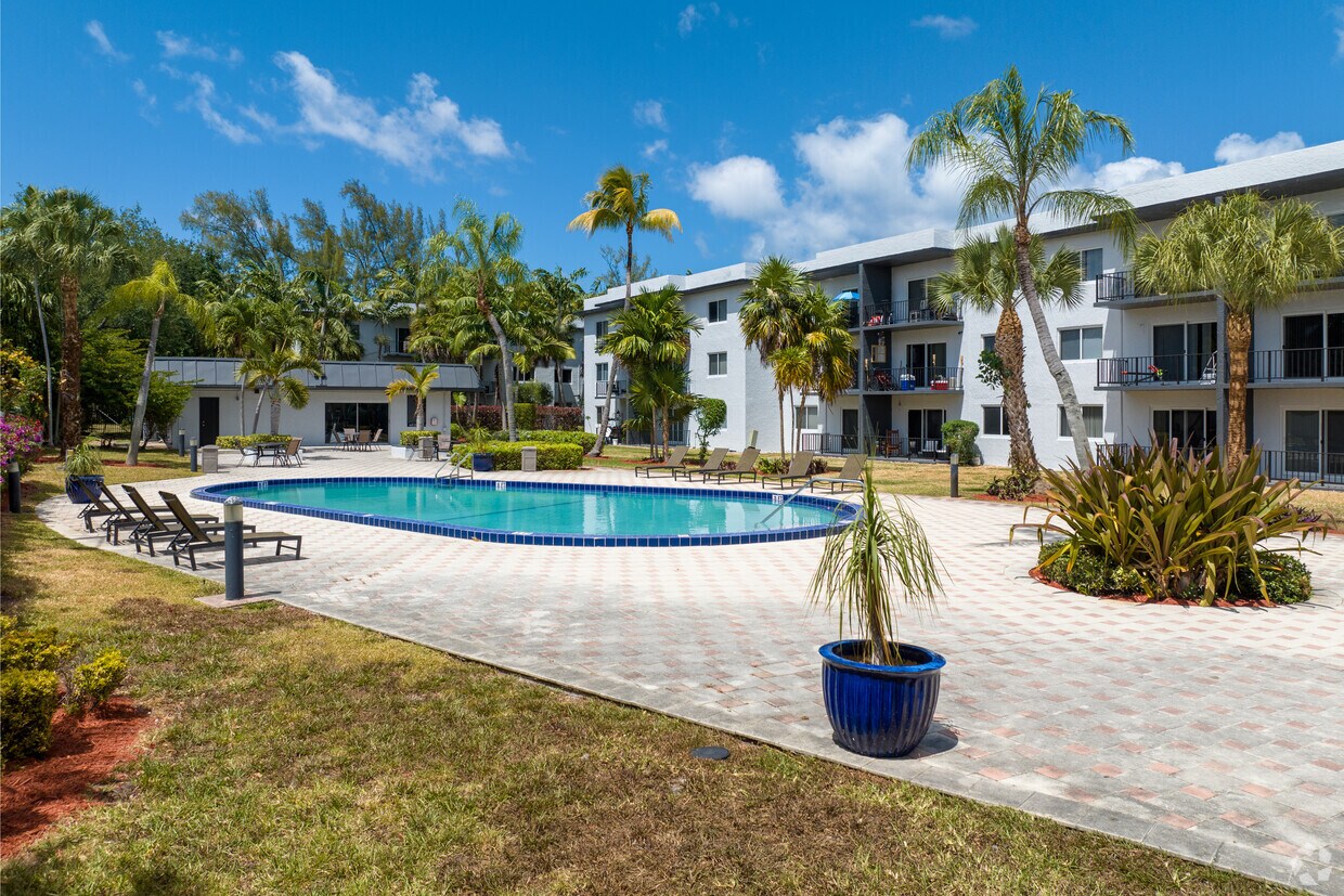 Arbors Aventura Apartments in North Miami Beach, FL