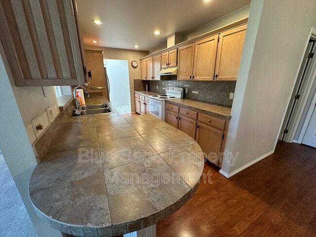 Building Photo - 145 Emerald Dr