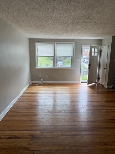 Foto del edificio - 537 E Basin St