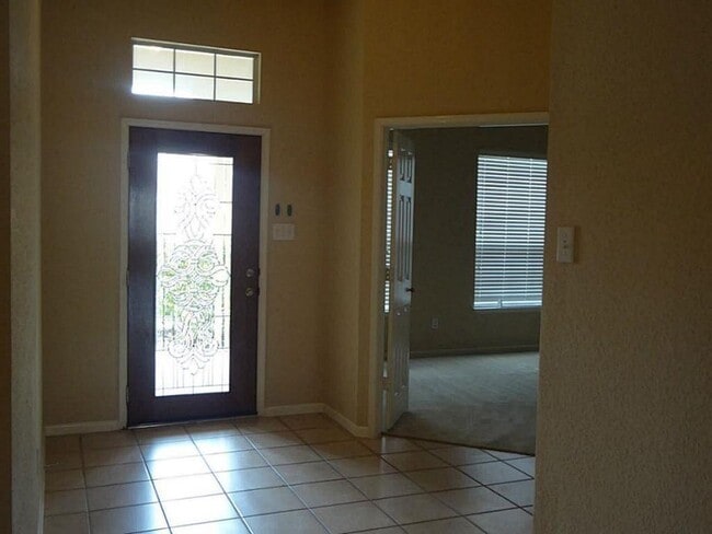 Building Photo - 6027 Schaumburg Dr