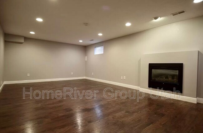 Foto del edificio - 2825 Connor St