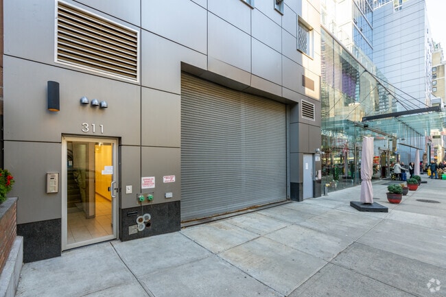 Building Photo - 311 W 46th St