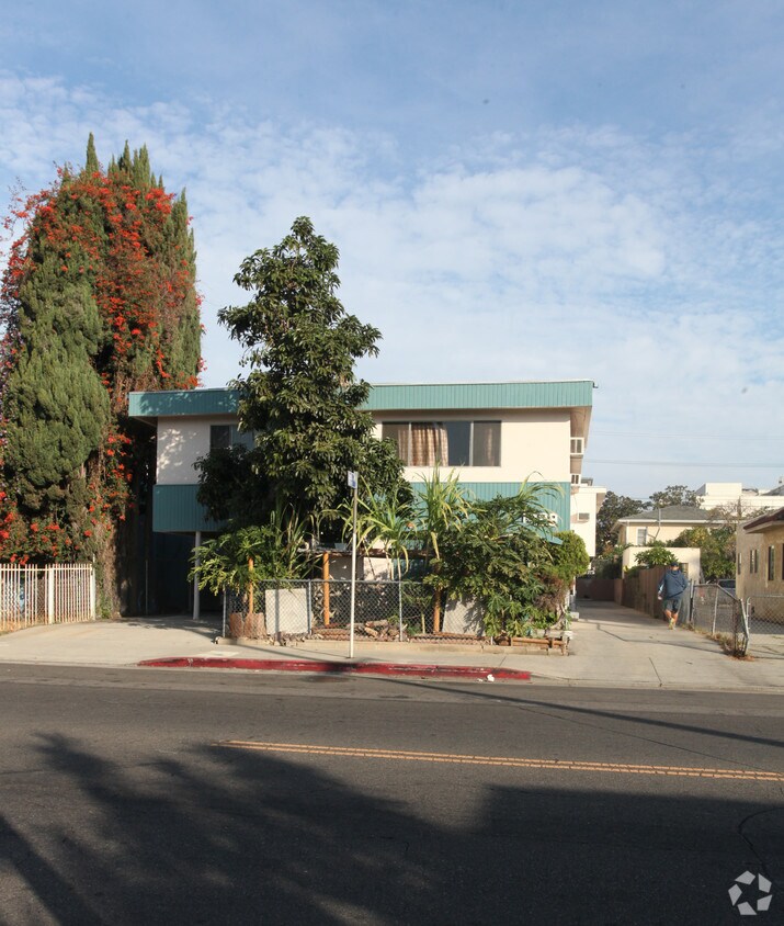Building Photo - 6129 Fountain Ave