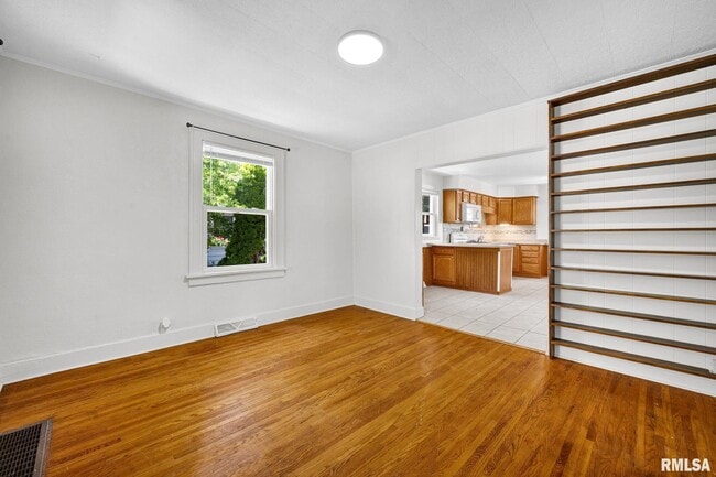 Building Photo - 1413 W Gilbert Ave
