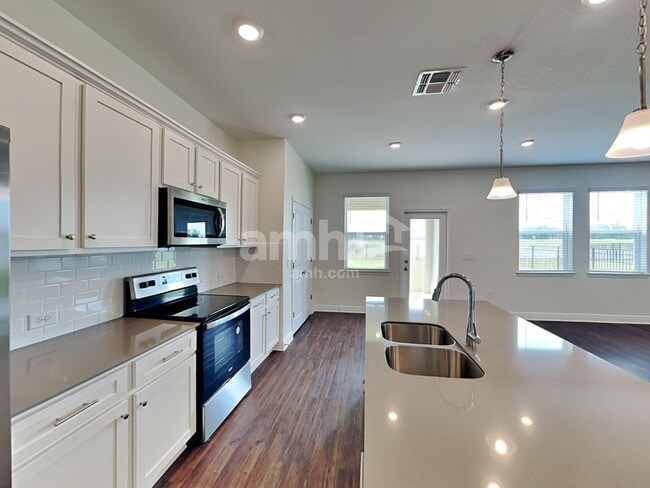 Foto del edificio - 14613 Cedar Ml Dr