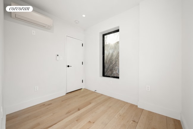 Building Photo - 271 Ainslie St