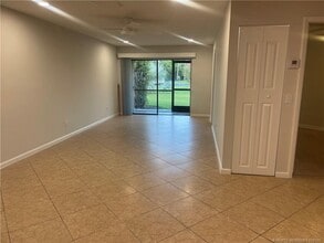 Building Photo - 1985 NE Collins Cir