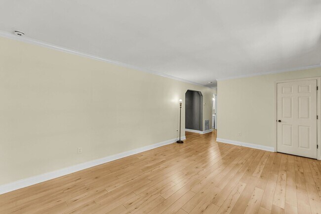 Foto del edificio - Solid Brick Home on Nearly Half an Acre — Space, Privacy & Charleston Convenience
