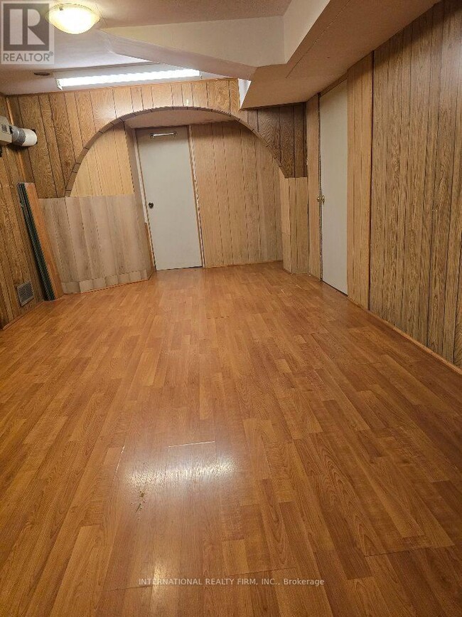 Building Photo - 607 Coldstream Ave