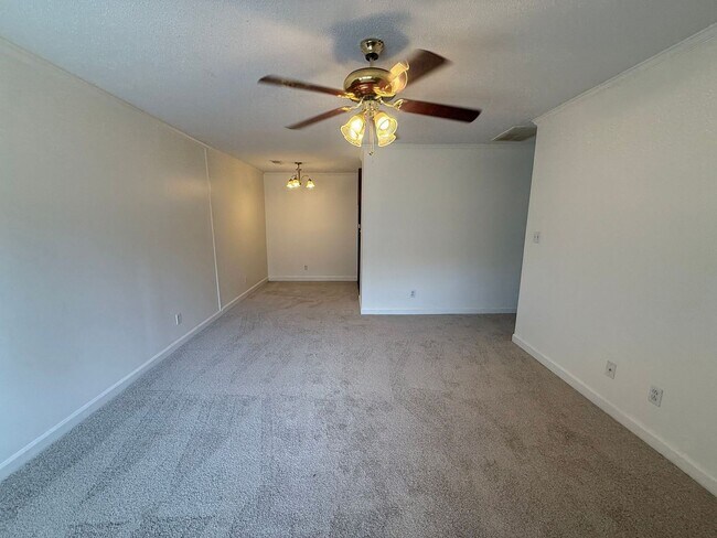 Foto del edificio - 1110 Chandler Dr