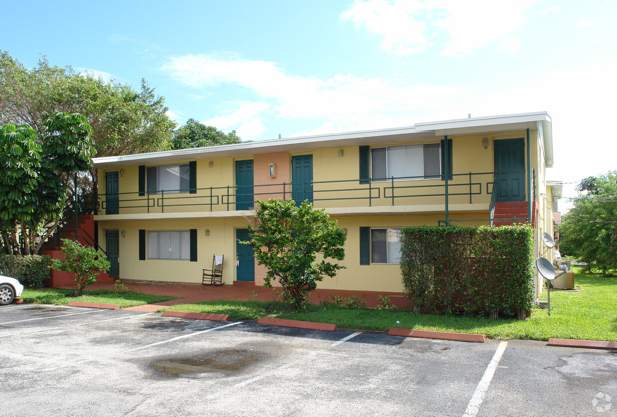 Primary Photo - Lighthouse Apartments