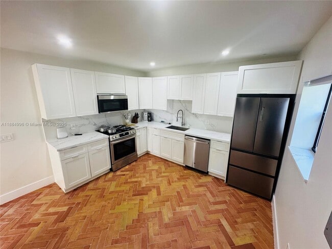 Foto del edificio - 905 SW 13th Ct
