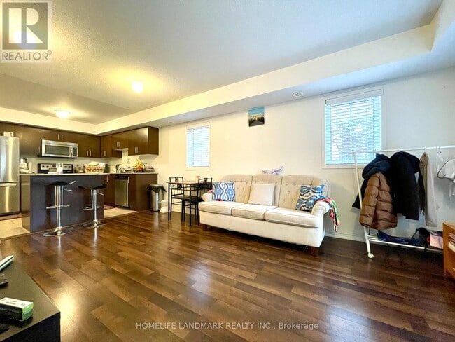 Building Photo - 2496 Post Rd