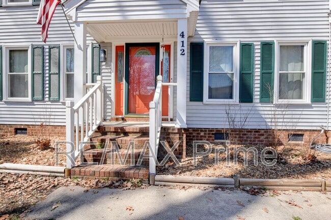 Building Photo - 412 Saddle Ct