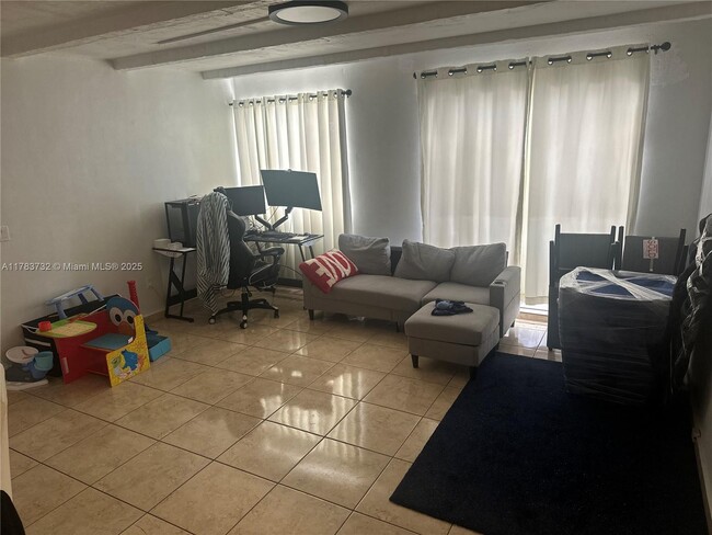 Foto del edificio - 12500 NE 5th Ave