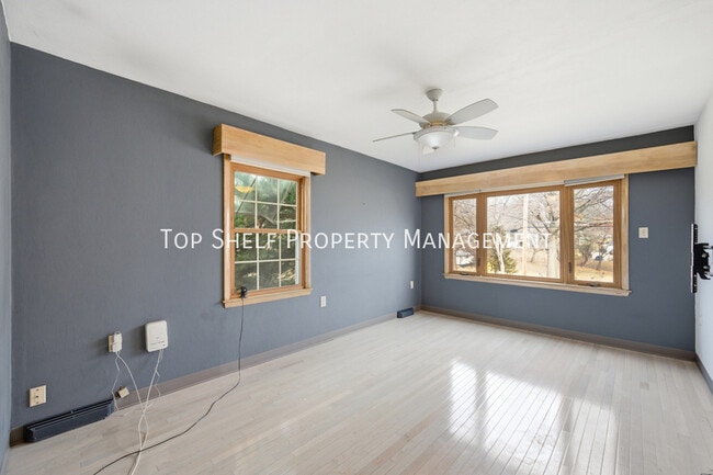 Building Photo - 502 Lacona Ave