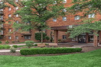 Building Photo - Chestnut Lake