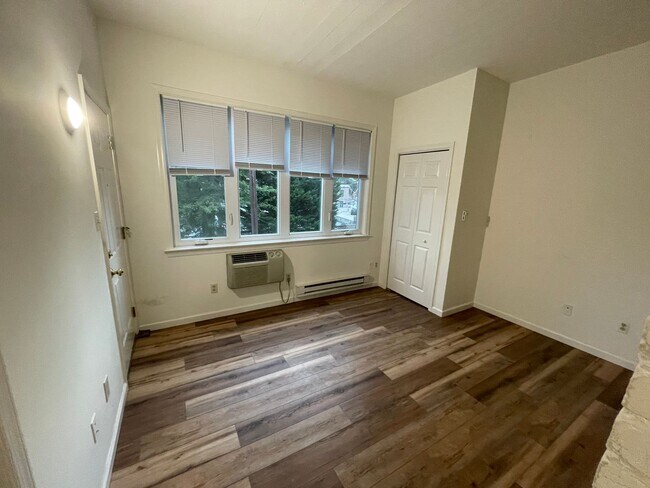 Foto del edificio - 4025 Davis Pl NW