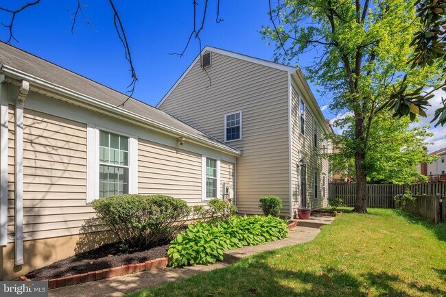 Foto del edificio - 2432 Hyannis Ln