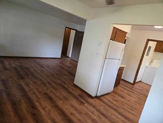 Foto del edificio - 141 Maple Ave S