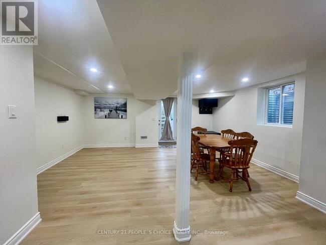 Building Photo - 319 Barber Dr