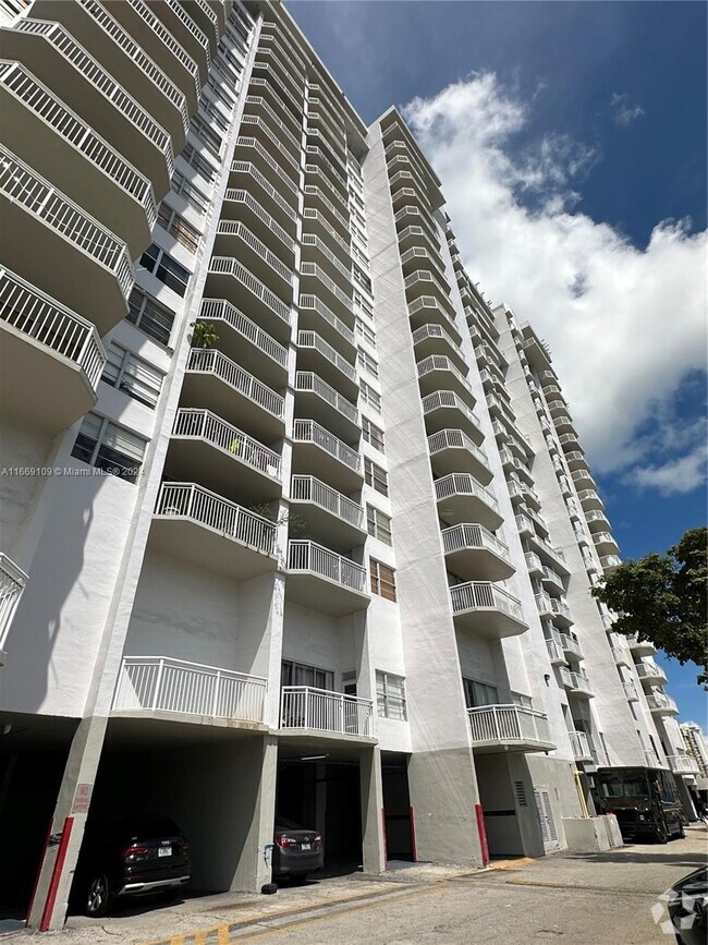 Building Photo - 18031 Biscayne Blvd