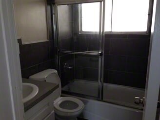 Foto del edificio - 1210-1212 N Formosa Ave