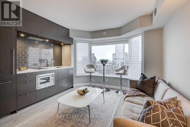 Building Photo - 155 Yorkville Ave