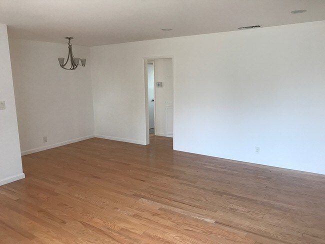Dining Room - 15425 Cranbrook Ave