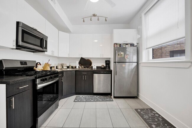 Foto del edificio - 3226 W Potomac Ave