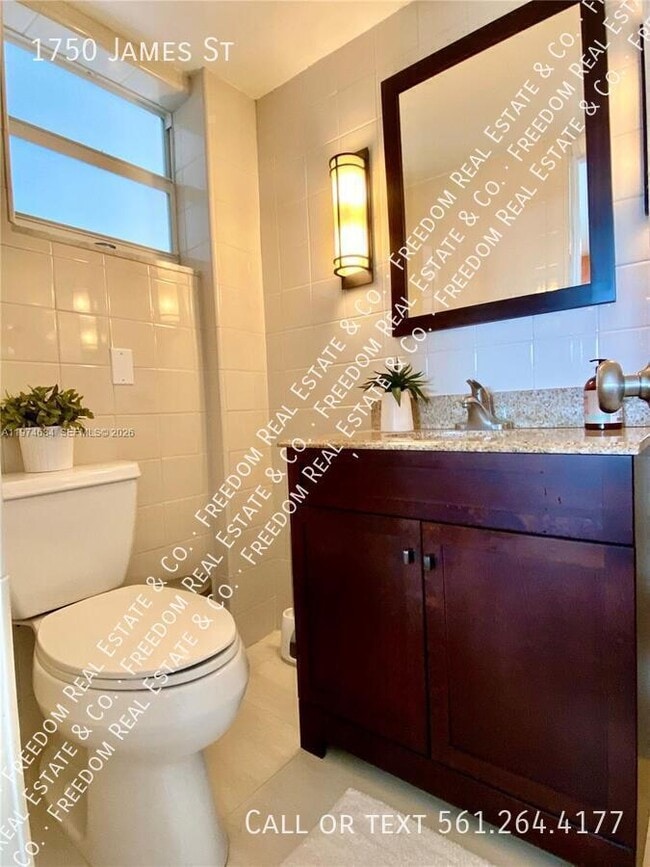 Building Photo - 1750 James Ave