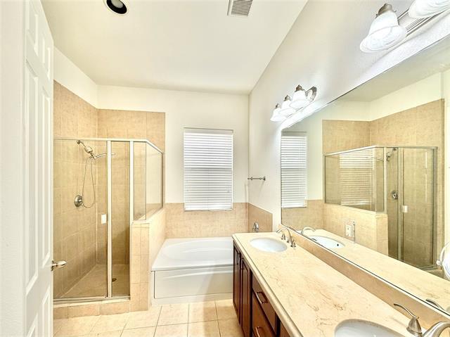 Building Photo - 2008 Grove Park Ln