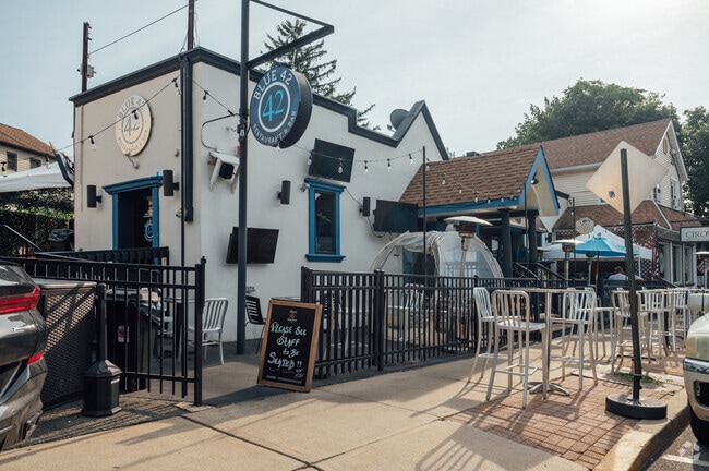 Blue 42 is a laid back sports bar with a karaoke in Elmwood Park.